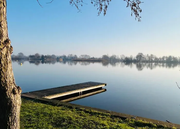 Near Reeuwijkse Plassen בית נופש