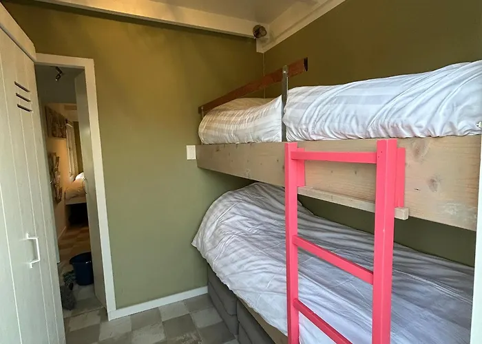 Near Reeuwijkse Plassen بيت للعطل