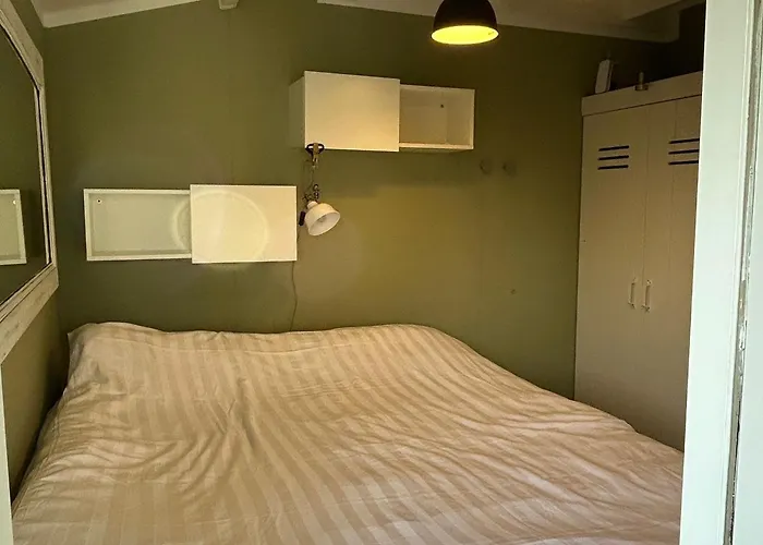 Near Reeuwijkse Plassen بيت للعطل *